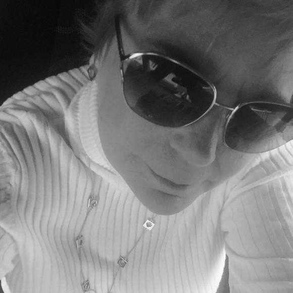 Meet your Posher, Janet - Picture 1 of 1